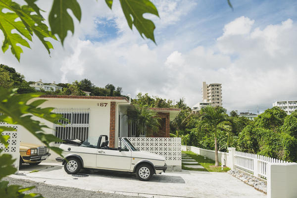 Mid-Century House YOGI-facade.jpg